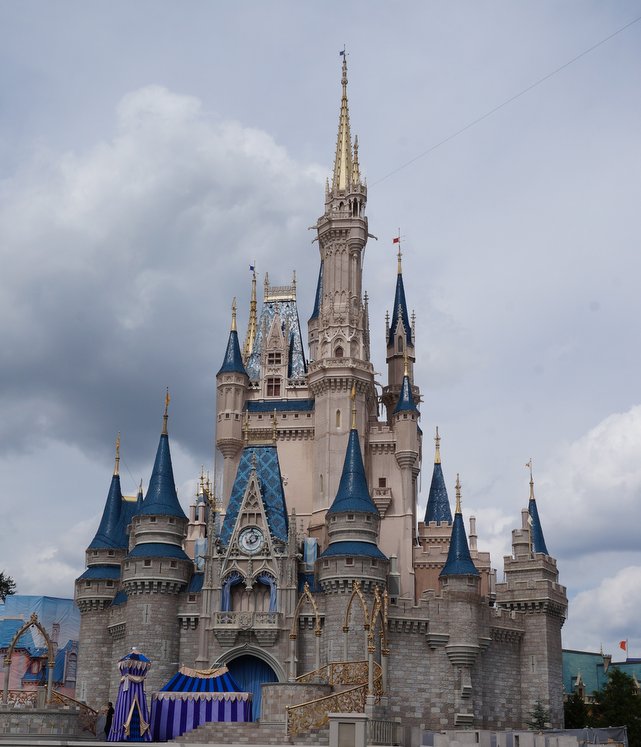 I LOVE Cinderella's castle in Disney World's Magic Kingdom! | Belle Brita