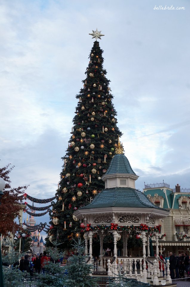 Why should you visit Disneyland Paris for Christmas? Discover the magic! | Belle Brita