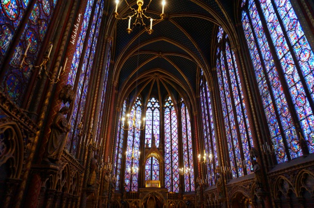 Stained glass windows in Sainte Chapelle Paris | Paris has so much art and history! Discover the best Paris itinerary for your interests, even if you're not a big fan of art or history. | Belle Brita