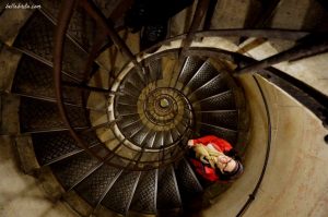 Climbing up and down the stairs at l'Arc de Triomphe is intense! | Belle Brita