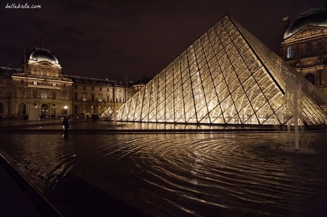 Le Louvre at night | Why do I love Paris in November? No crowds! | Belle Brita