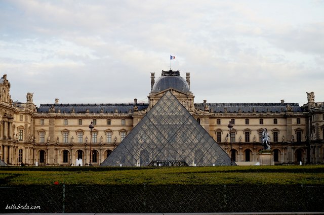 Le Louvre by day | Why do I love Paris in November? No crowds! | Belle Brita