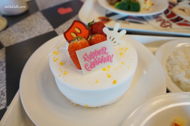 Queen of Hearts Banquet Hall review | Happiest Celebration cake | Belle Brita