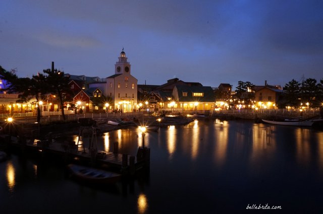 Tokyo Disney Sea Cape Cod | Tokyo Disney Sea is beautiful by day, but simply stunning by night. | Belle Brita