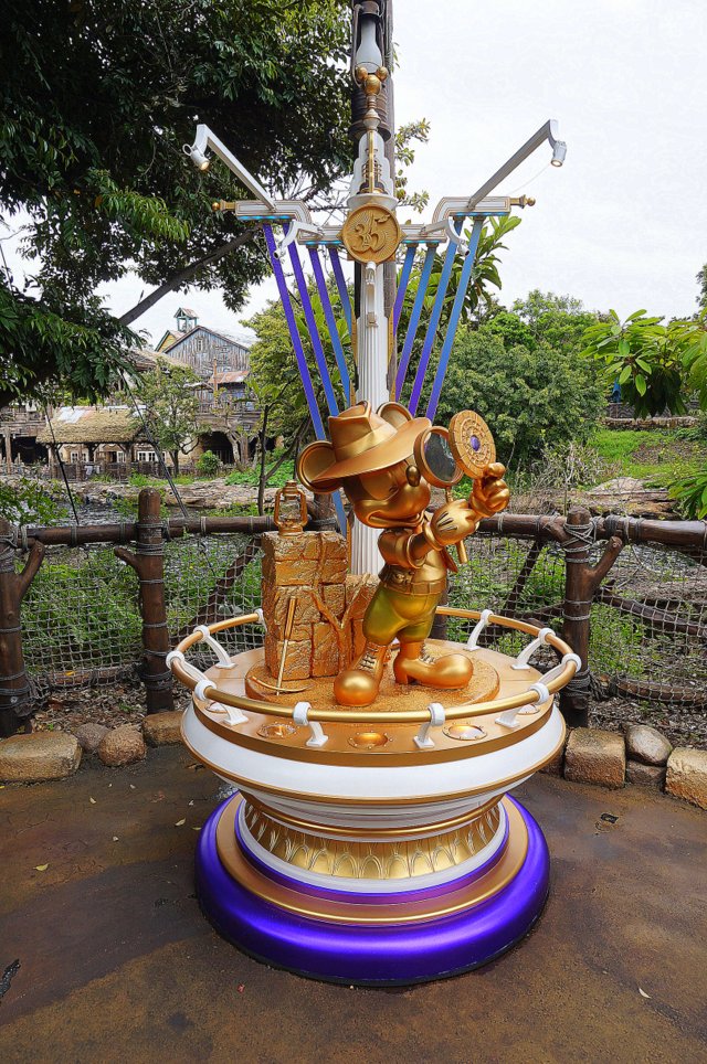 Tokyo Disney Sea Golden Mickey Lost River Delta | Plan a trip to Tokyo Disney Sea with this review of one day in the park! | Belle Brita #Disney 
