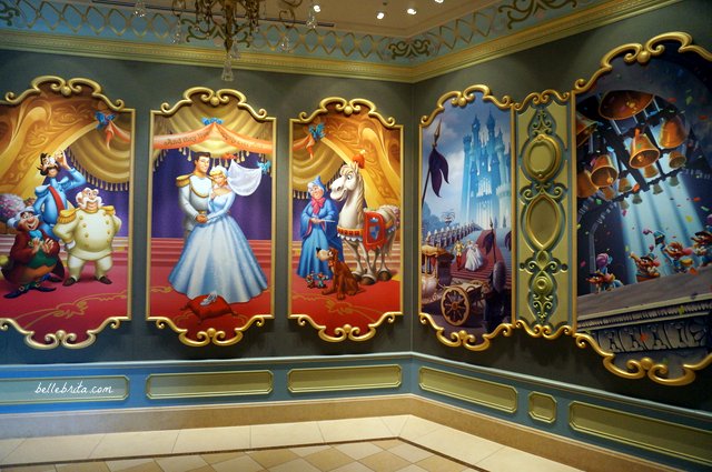 Tokyo Disneyland Cinderella's Fairy Tale Hall | Beautiful art depicting Cinderella's story | Belle Brita