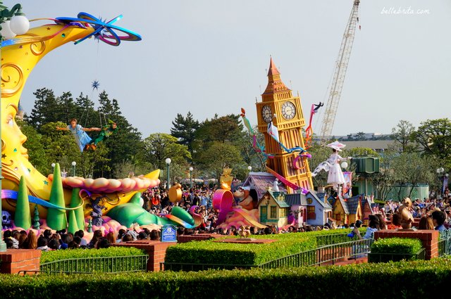 Tokyo Disneyland Dreaming Up Parade review | Mary Poppins, Peter Pan, and Wendy all fly in London! | Belle Brita