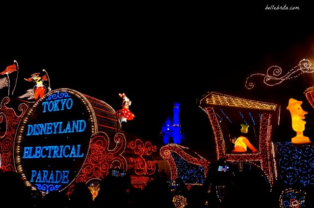 Tokyo Disneyland Electrical Parade Dreamlights review | Goofy, Mickey, and Minnie open the parade | Belle Brita