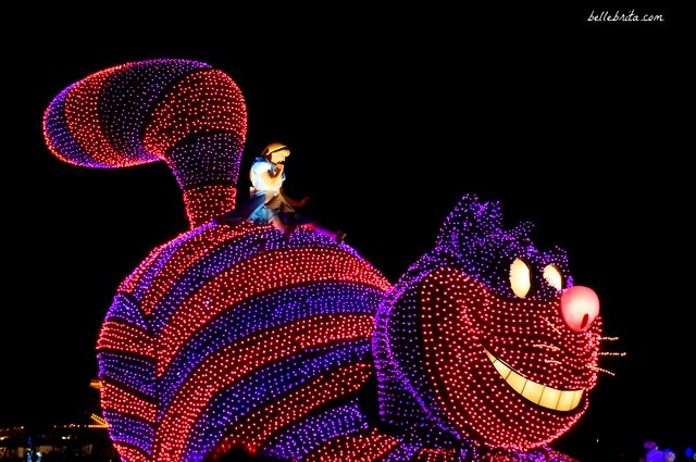 Tokyo Disneyland Electrical Parade Dreamlights review | Alice rides a giant Cheshire cat | Belle Brita