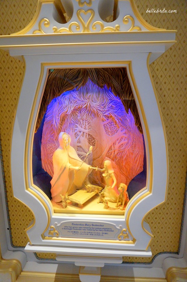 Cinderella and her fairy godmother | Tokyo Disneyland Fairy Tale Hall | Belle Brita