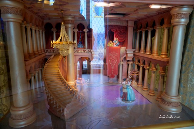 Cinderella with Prince Charming | Tokyo Disneyland Fairy Tale Hall | Belle Brita