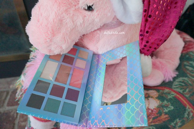 Five Below has great mermaid and unicorn beauty gifts, like this mermaid palette! | Belle Brita