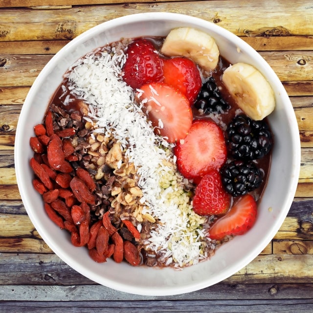 Smoothie bowl bananas, blackberries, strawberries, nuts